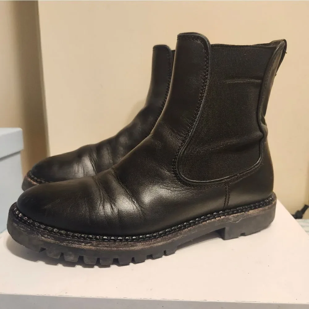 Vince Cecyl Black Leather Water Repellant Pull-on Chelsea Boots Sz. 7.5 Ret $500